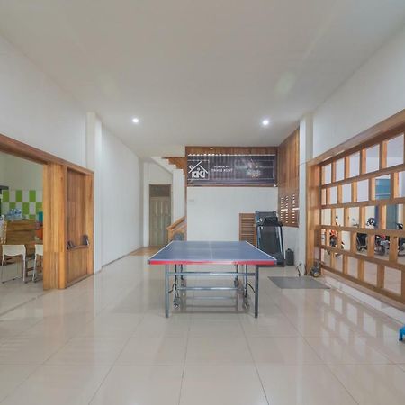Hotel Reddoorz Near Gajah Mada Pontianak Esterno foto