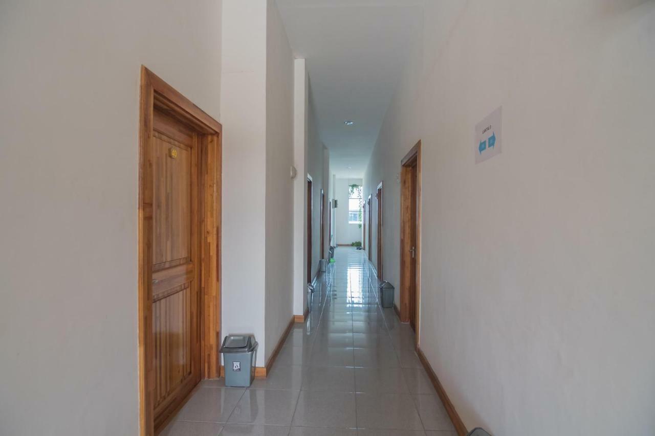 Hotel Reddoorz Near Gajah Mada Pontianak Esterno foto