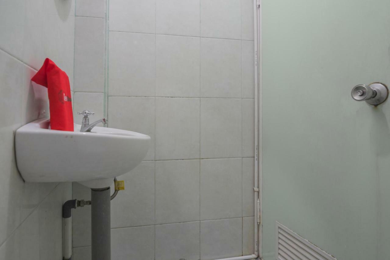 Hotel Reddoorz Near Gajah Mada Pontianak Esterno foto